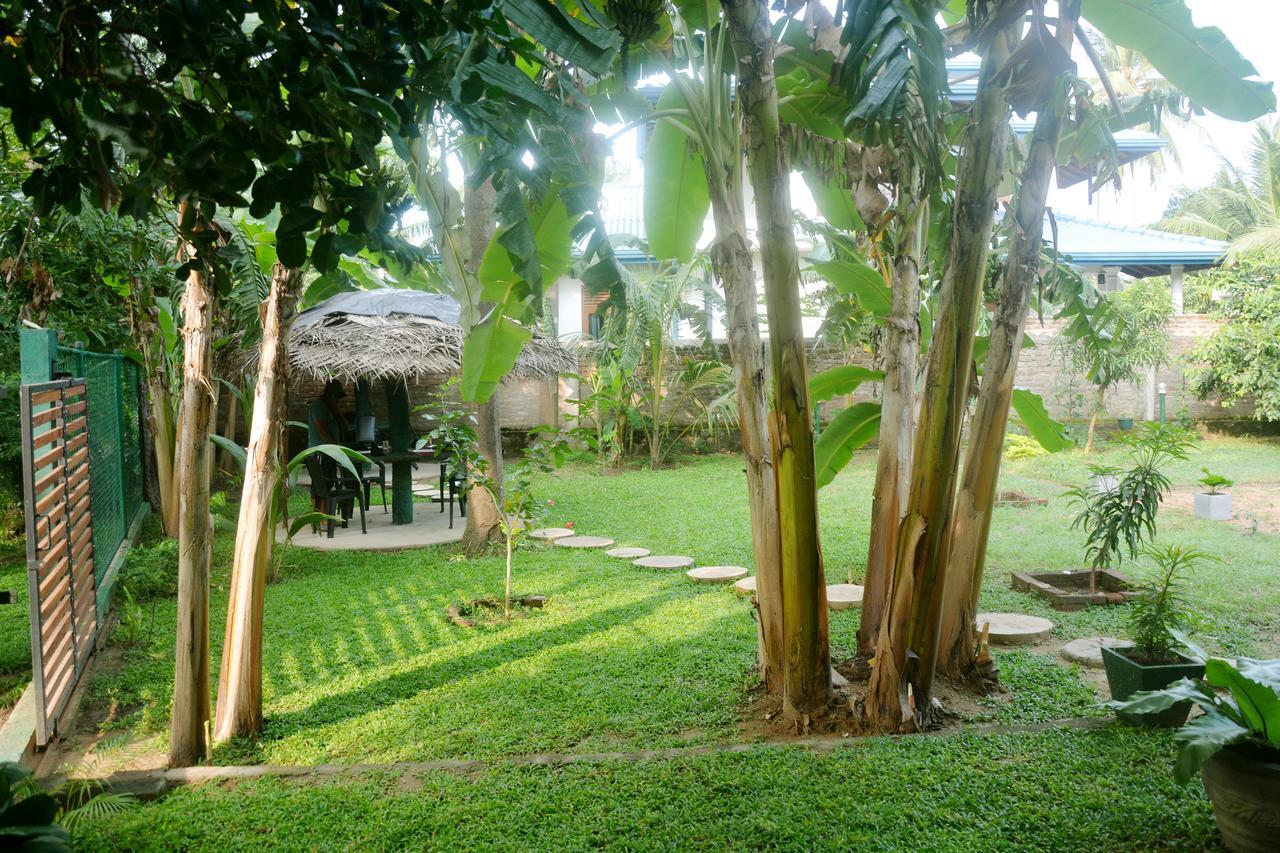 Villa Waterway Garden à Polonnâruvâ Extérieur photo